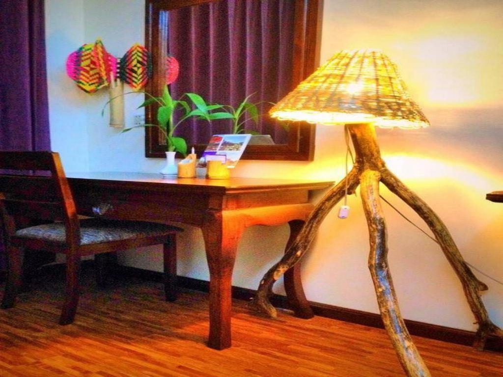 Mr Charles River View Lodge Хсипау Екстериор снимка