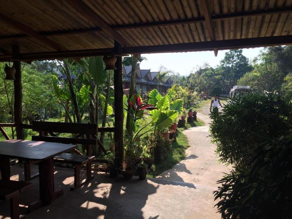 Mr Charles River View Lodge Хсипау Екстериор снимка
