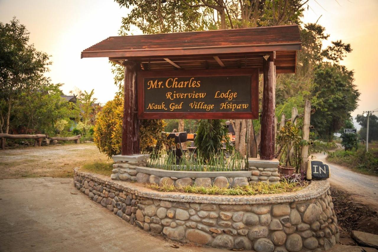 Mr Charles River View Lodge Хсипау Екстериор снимка