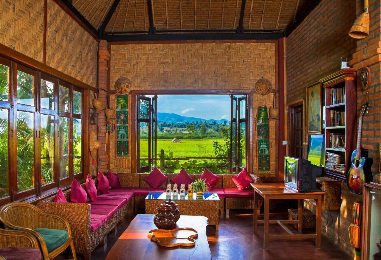 Mr Charles River View Lodge Хсипау Екстериор снимка